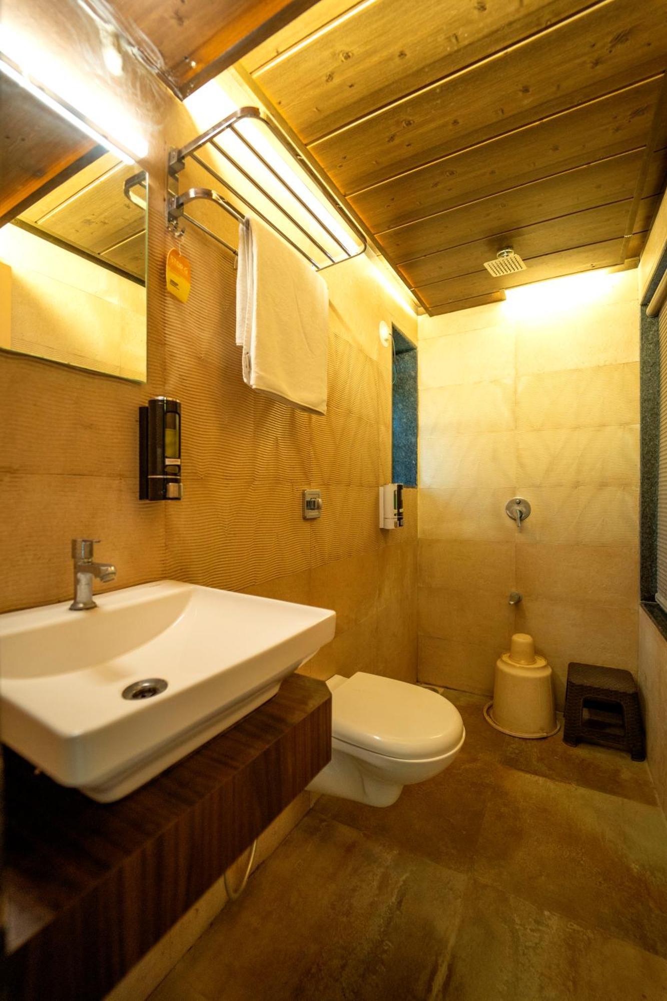 Eleven Petals Resort Nagaon  Extérieur photo